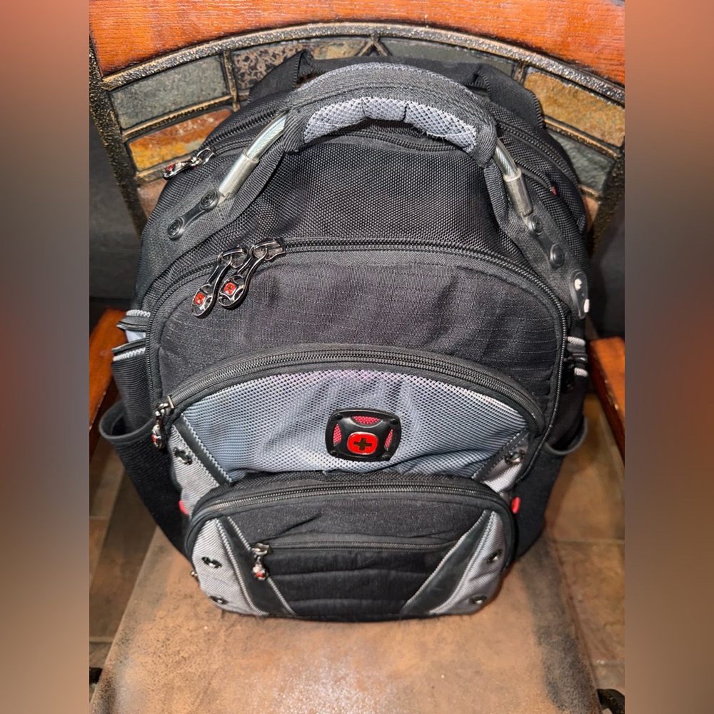 Swiss Gear Laptop Luggagee Carry On Backpack - Picture 2 of 14